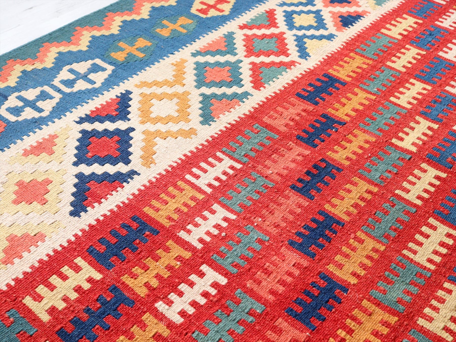 キリム・カシュカイ族の手織りキリム234×157cm 小さなクシのモチーフ