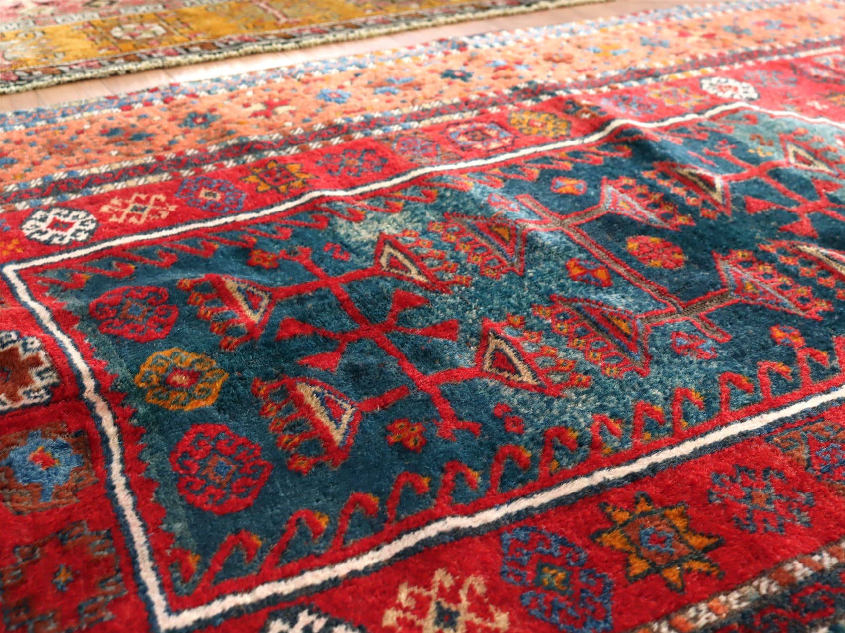 トルコ絨毯 オールドカーペット154×115cm ミフラープデザイン