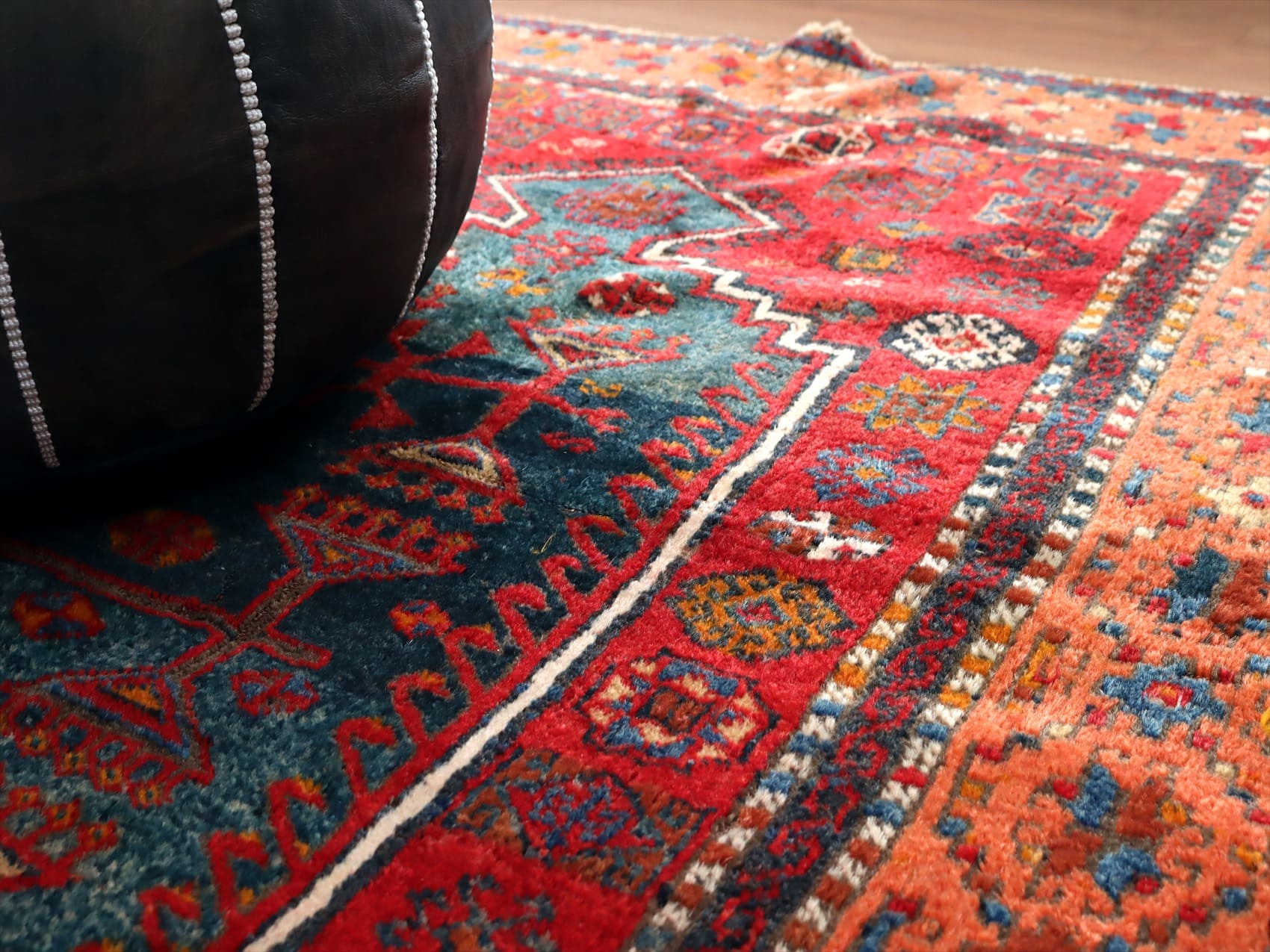 トルコ絨毯 オールドカーペット154×115cm ミフラープデザイン