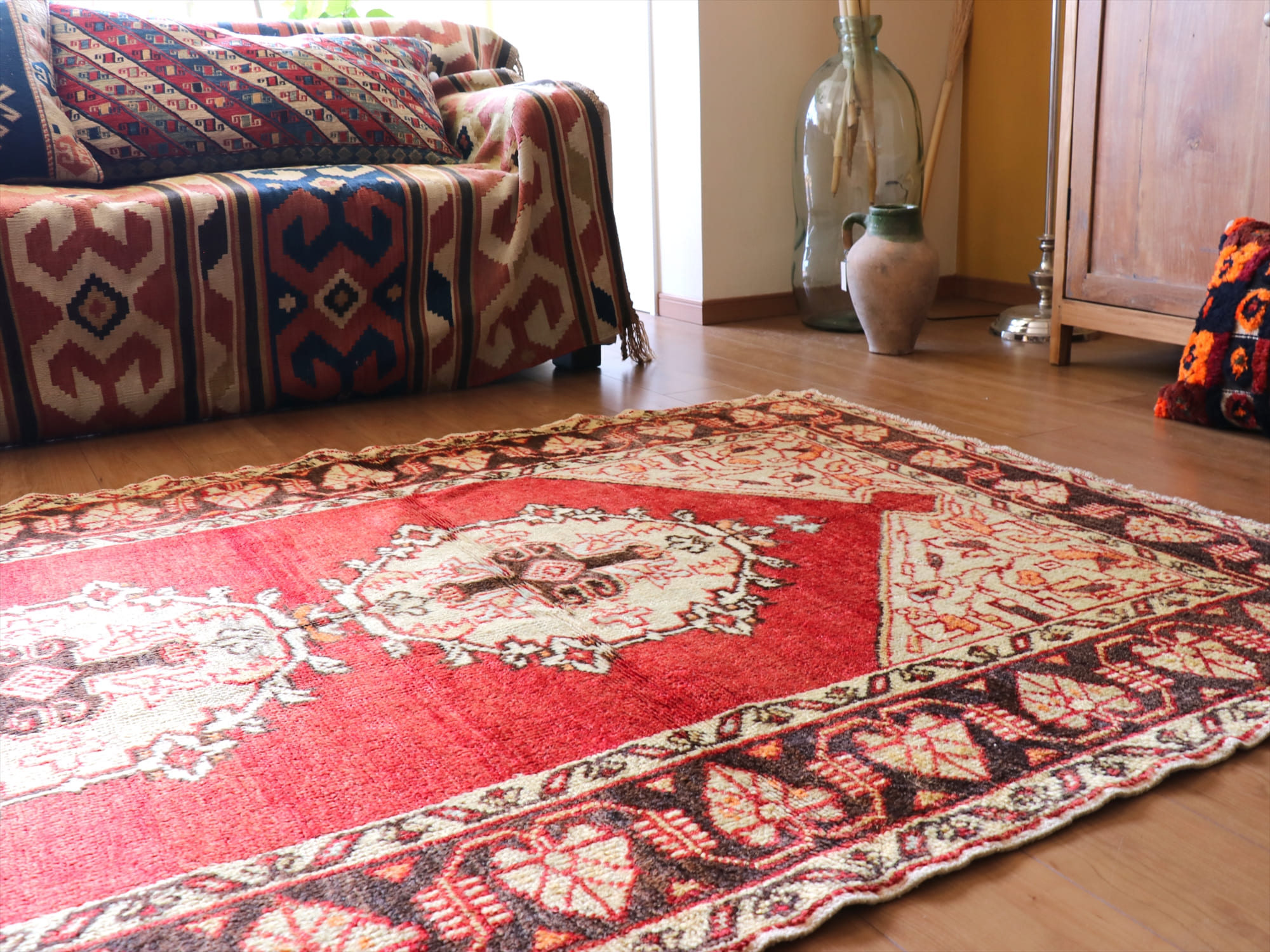 部族絨毯（トライバルラグ） トルコじゅうたん 214x137cm【OUTLET】 コンヤ・赤い六角形のメダリオン