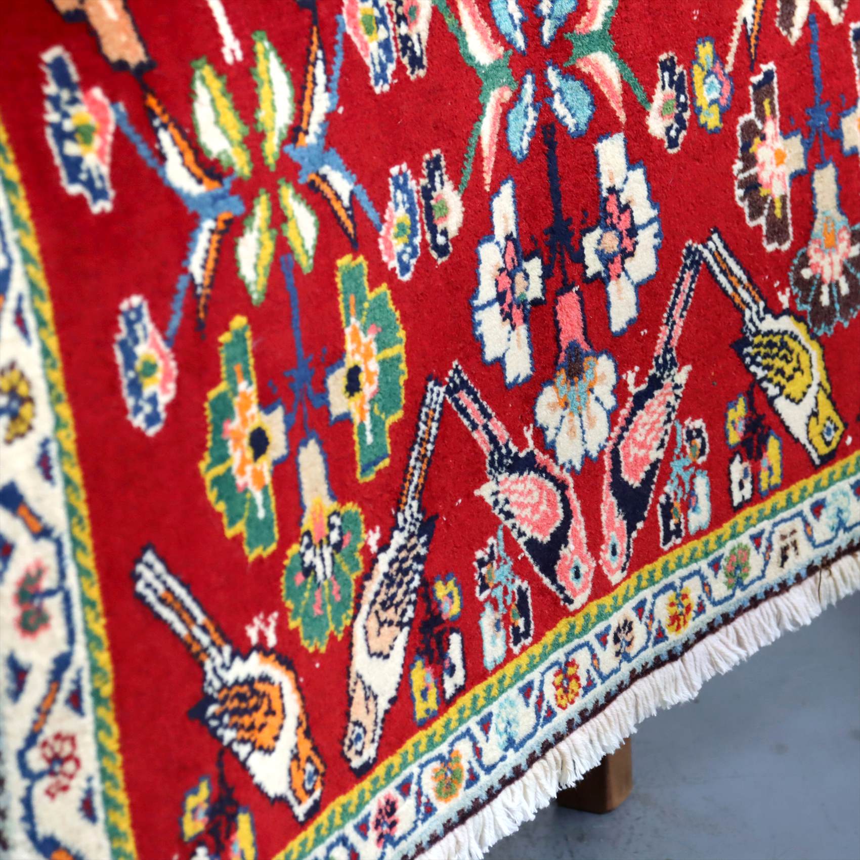 ポシュティ イラン カシュカイ族 遊牧民の手織りラグ 65×65cm レッド 鳥と花のデザイン