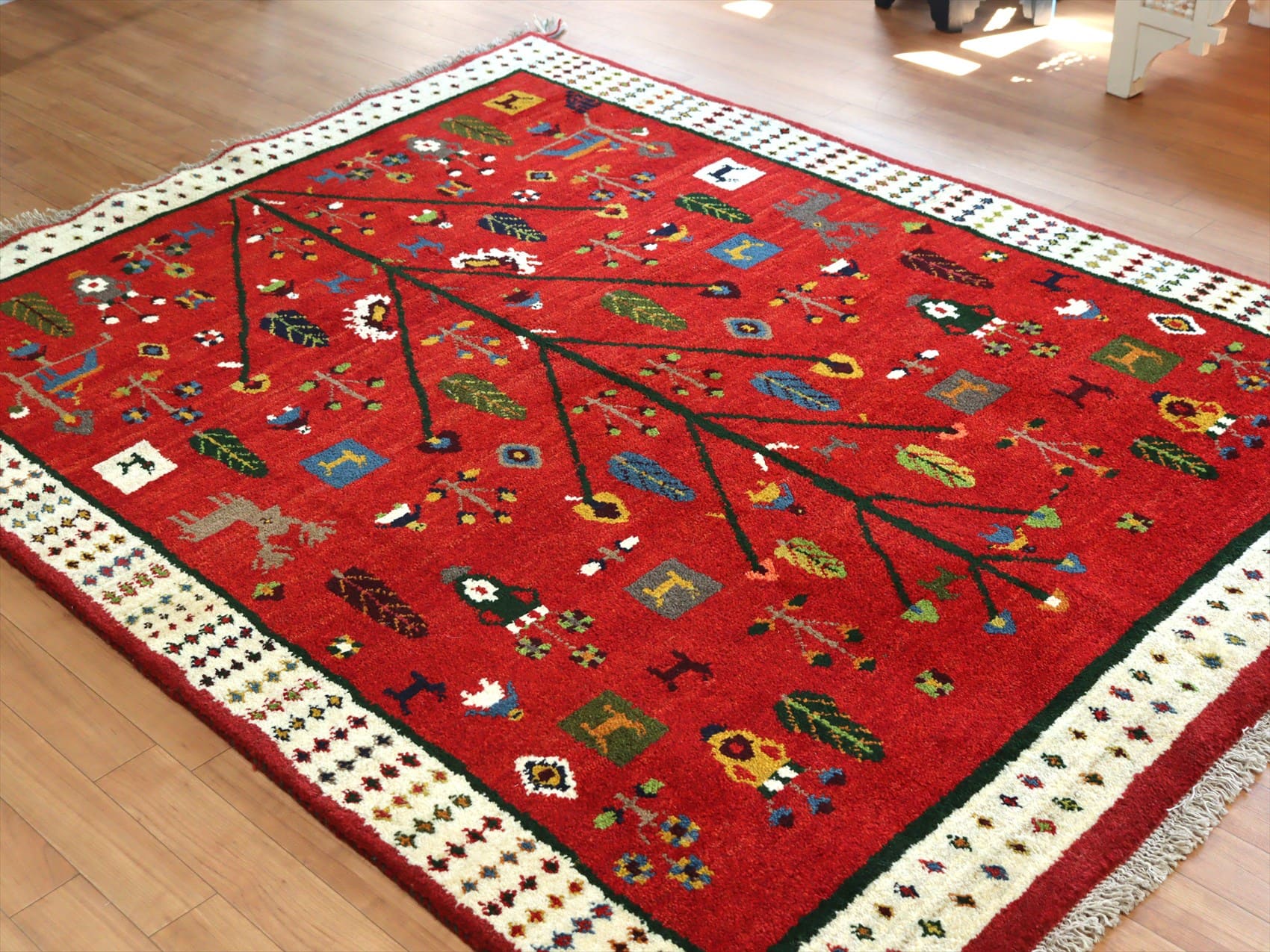 ギャッベ イランの手織りラグ192×149cm レッド 生命の樹と様々なモチーフ